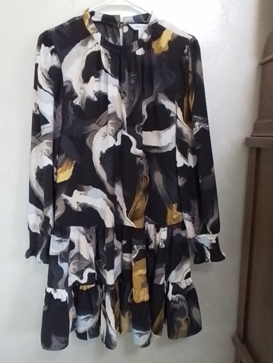 Nine West Dresses & Skirts - Nine West Long Sleeve Ruffled Hem Dress in Black, White & Gold Swirl